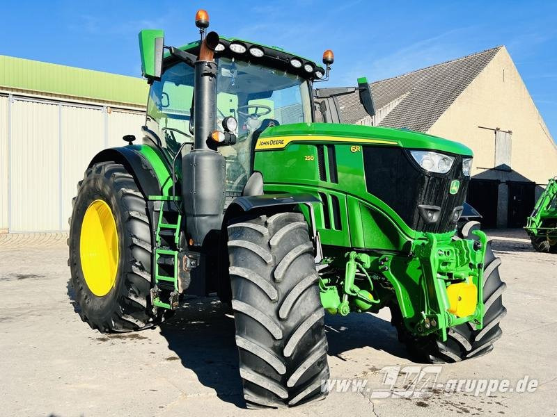 John Deere 6R 250 - Traktor: obrázek 2 John Deere 6R 250 - Traktor: obrázek 2