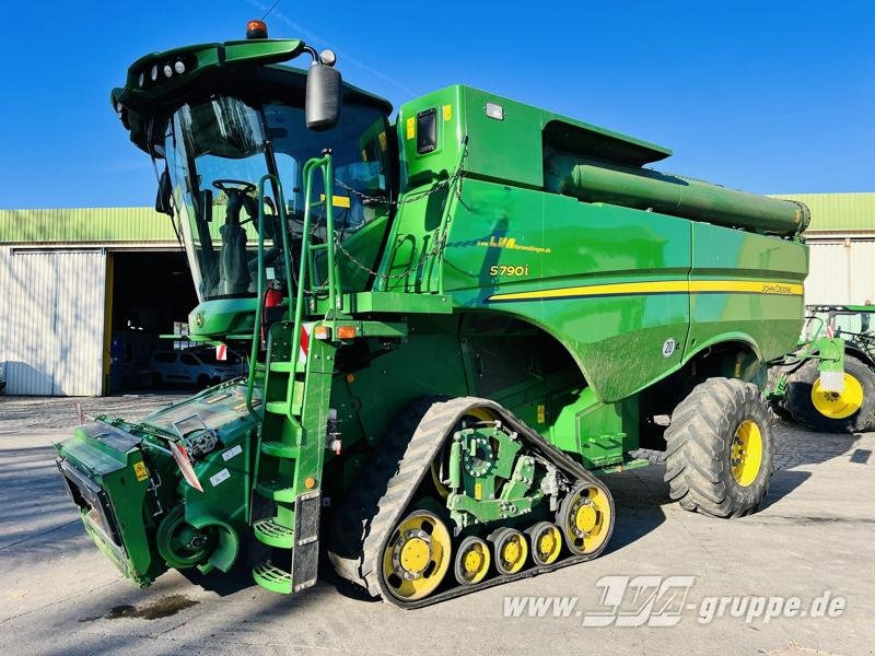 John Deere S790 - Sklízecí mlátička: obrázek 1 John Deere S790 - Sklízecí mlátička: obrázek 1