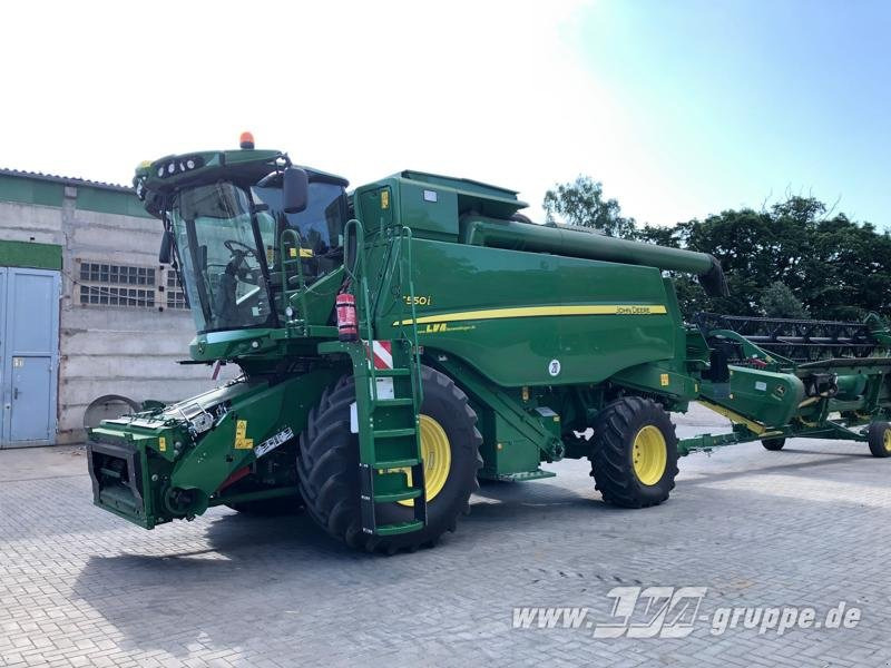 John Deere T550 - Sklízecí mlátička: obrázek 1 John Deere T550 - Sklízecí mlátička: obrázek 1