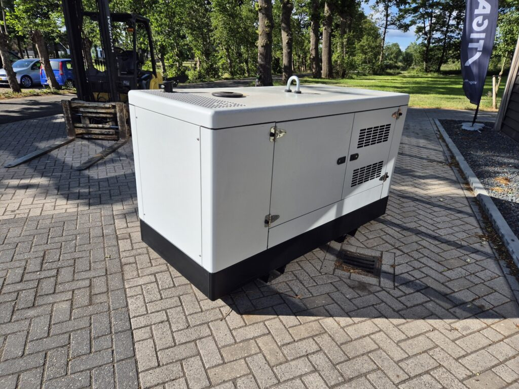 BRINKMAN & NIEMEIJER diesel generator - Elektrický generátor: obrázek 1 BRINKMAN & NIEMEIJER diesel generator - Elektrický generátor: obrázek 1