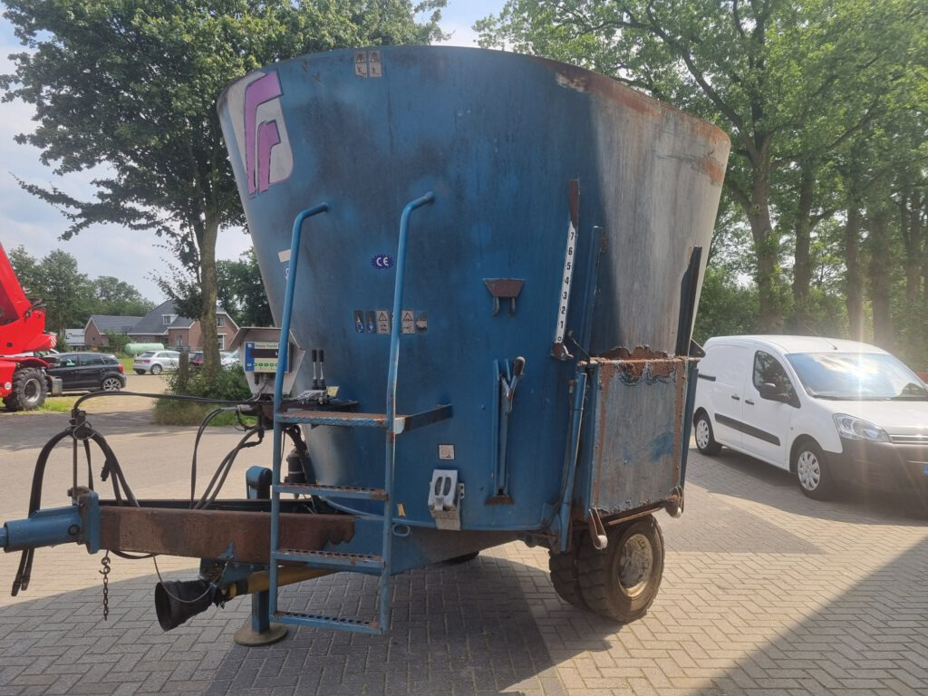 FRASTO Tornado feedwagon 12 m3 - Krmný míchací vůz: obrázek 3 FRASTO Tornado feedwagon 12 m3 - Krmný míchací vůz: obrázek 3