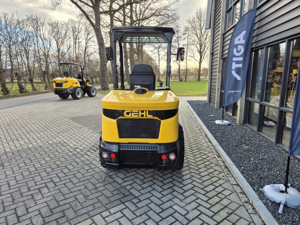 GEHL AL330 loader - Kloubový nakladač: obrázek 4 GEHL AL330 loader - Kloubový nakladač: obrázek 4
