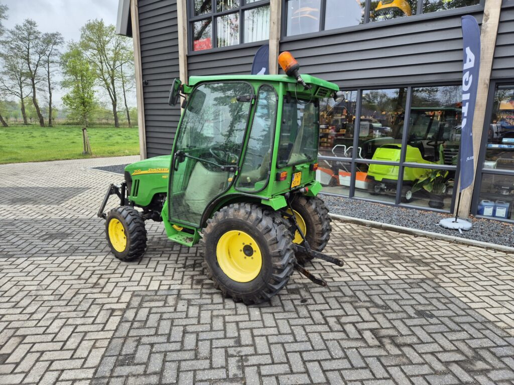 JOHN DEERE 2520 - Malotraktor: obrázek 3 JOHN DEERE 2520 - Malotraktor: obrázek 3