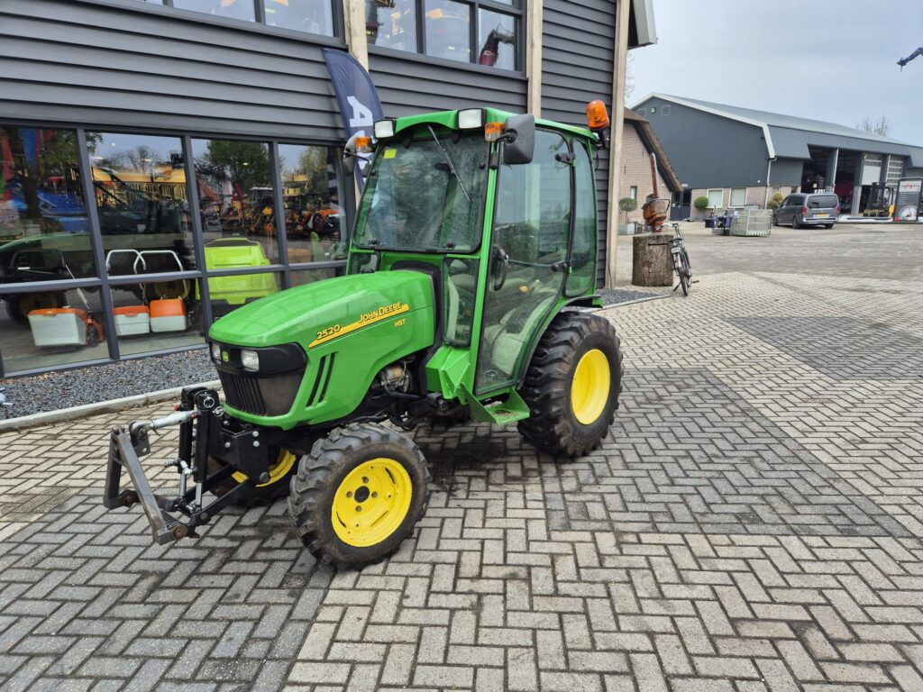 JOHN DEERE 2520 - Malotraktor: obrázek 2 JOHN DEERE 2520 - Malotraktor: obrázek 2
