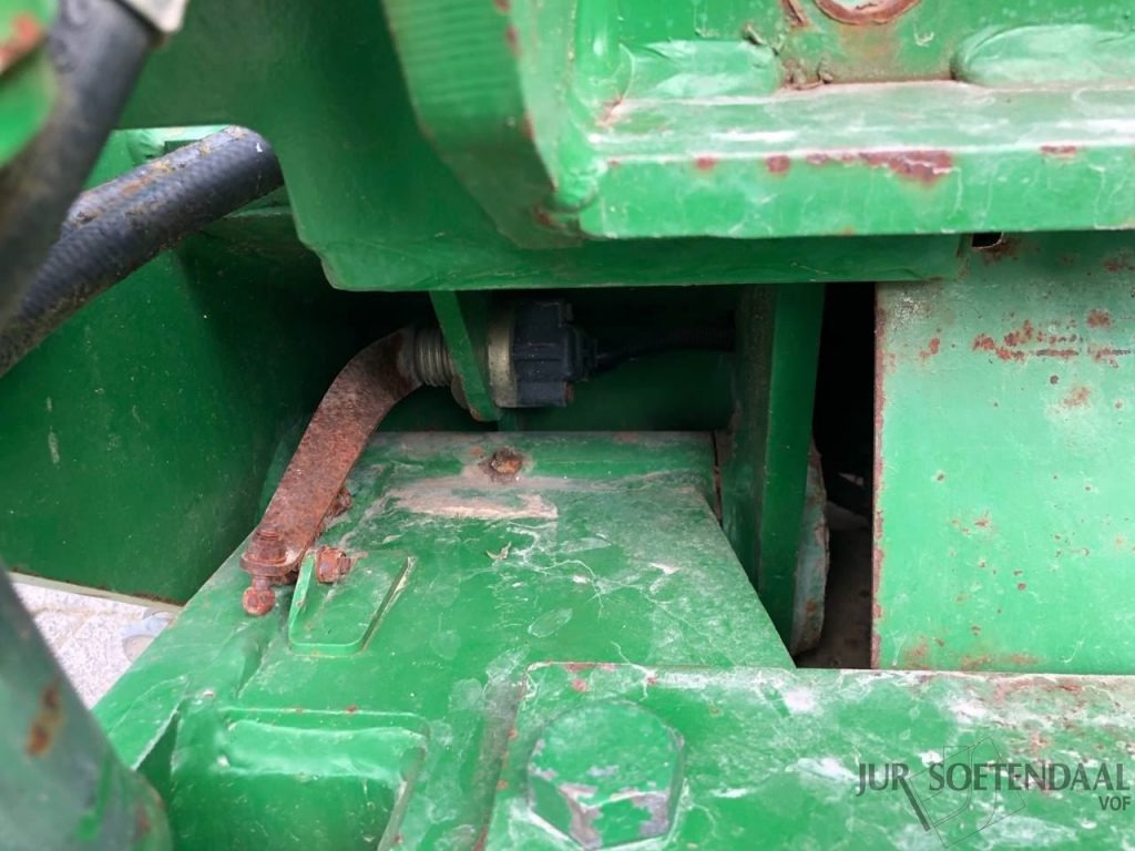 Traktor JOHN DEERE frontlinkage: obrázek 9