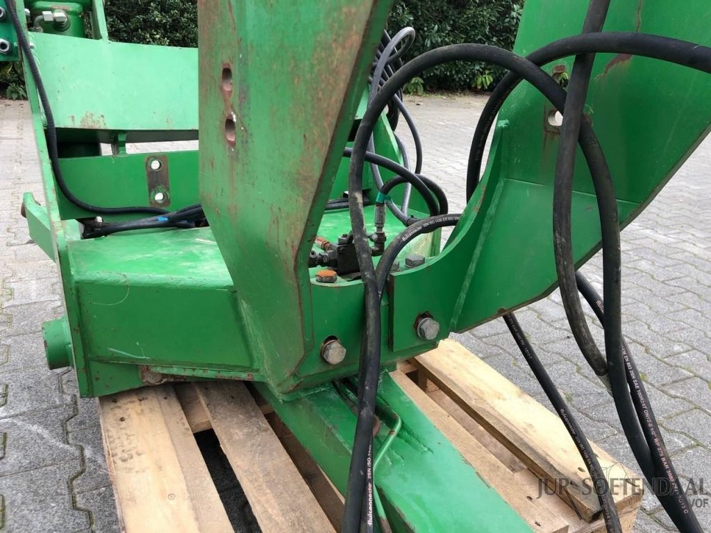 Traktor JOHN DEERE frontlinkage: obrázek 15