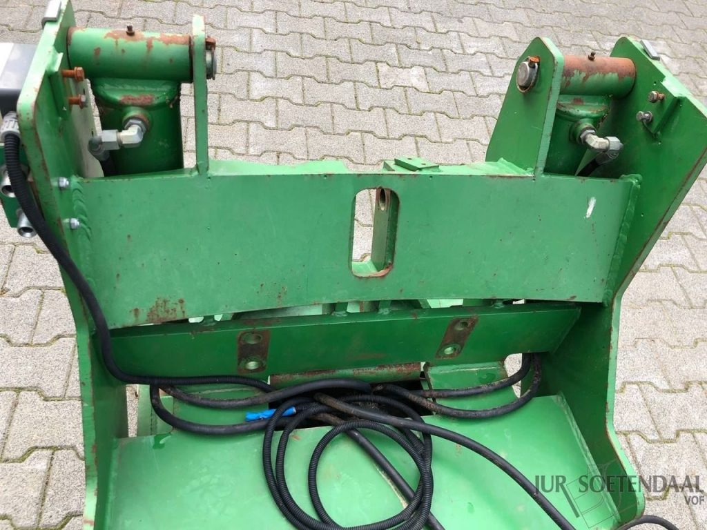 Traktor JOHN DEERE frontlinkage: obrázek 10