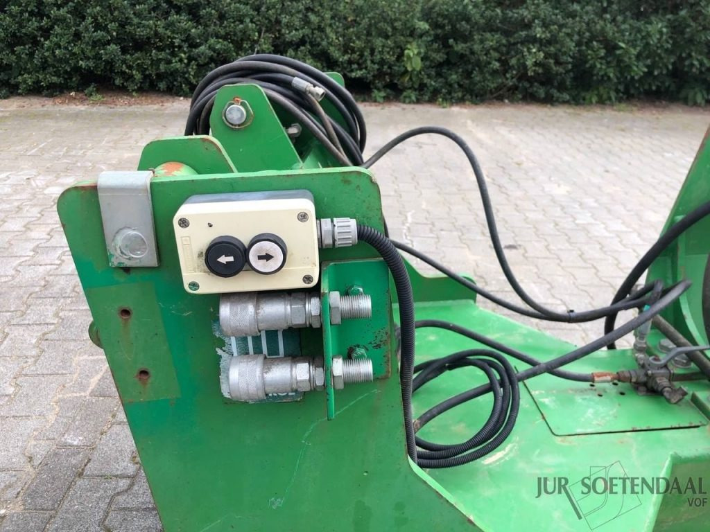 Traktor JOHN DEERE frontlinkage: obrázek 14