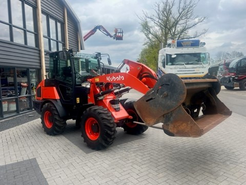 KUBOTA R082 - Kolový nakladač: obrázek 2 KUBOTA R082 - Kolový nakladač: obrázek 2