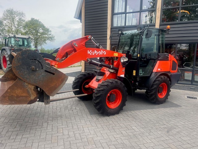 KUBOTA R082 - Kolový nakladač: obrázek 3 KUBOTA R082 - Kolový nakladač: obrázek 3