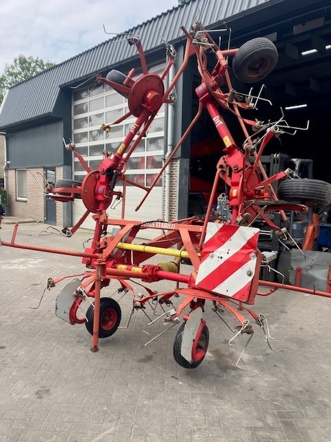 LELY 675 tedder - Obraceč/ Shrnovač: obrázek 2 LELY 675 tedder - Obraceč/ Shrnovač: obrázek 2