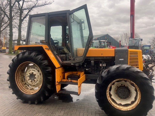 Traktor RENAULT 145.14: obrázek 10
