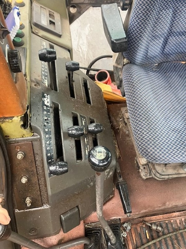 Traktor RENAULT 145.14: obrázek 14