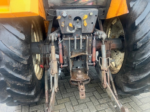 Traktor RENAULT 145.14: obrázek 6