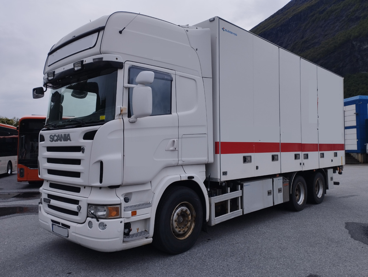 SCANIA R560 6x2,retarder,isolated box - Skříňový nákladní auto: obrázek 1 SCANIA R560 6x2,retarder,isolated box - Skříňový nákladní auto: obrázek 1
