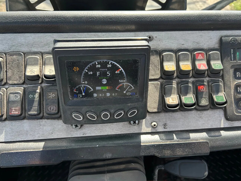 Terminálový traktor Terberg YT 182 TERBERG | MEGA | CLIMA | LOW HOURS | NEW ENGINE: obrázek 9