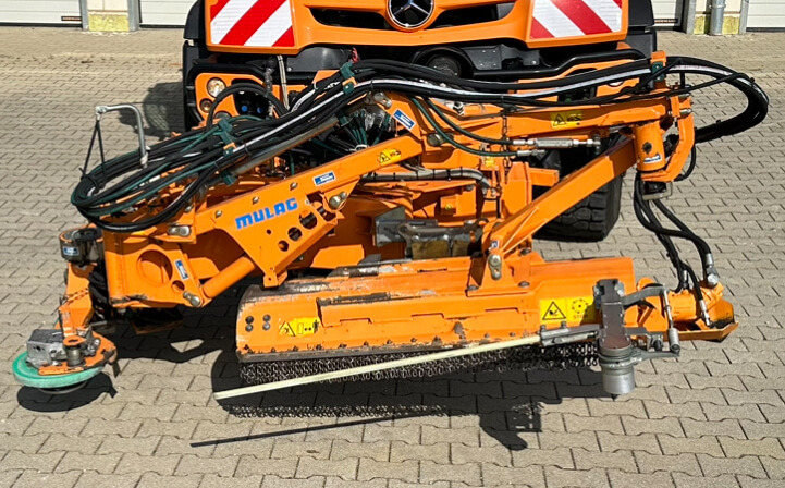 Unimog Leitpfostenausmähgerät / Randstreifenmähger - Příkopová sekačka: obrázek 1 Unimog Leitpfostenausmähgerät / Randstreifenmähger - Příkopová sekačka: obrázek 1