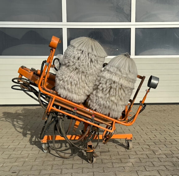 Unimog Leitpfostenwaschgerät Schmidt RPS-H - Zametač: obrázek 1 Unimog Leitpfostenwaschgerät Schmidt RPS-H - Zametač: obrázek 1