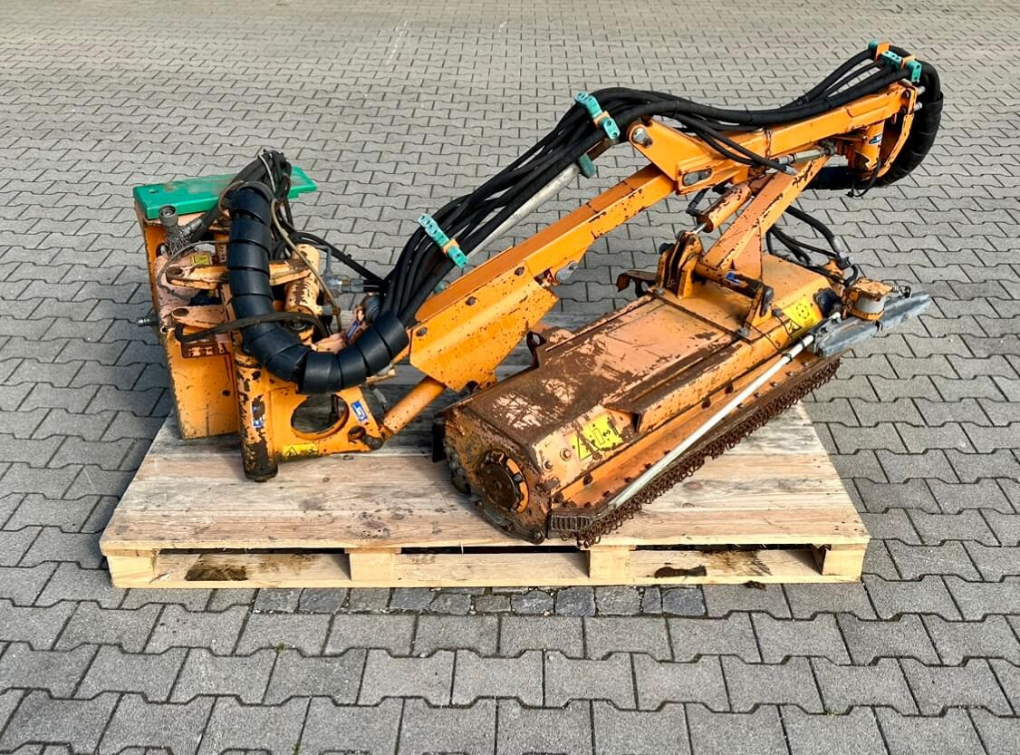 Unimog Randstreifenmulcher Mulag MRK 300 - Příkopová sekačka: obrázek 1 Unimog Randstreifenmulcher Mulag MRK 300 - Příkopová sekačka: obrázek 1