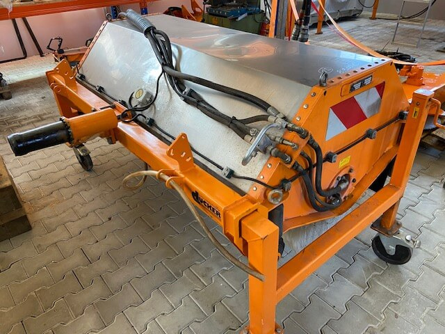 Unimog Tunnelwaschbürste Dücker TWA18/1 - Zametač: obrázek 1 Unimog Tunnelwaschbürste Dücker TWA18/1 - Zametač: obrázek 1