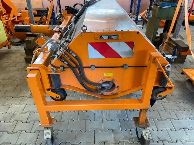 Unimog Tunnelwaschbürste Dücker TWA18/1 - Zametač: obrázek 2 Unimog Tunnelwaschbürste Dücker TWA18/1 - Zametač: obrázek 2