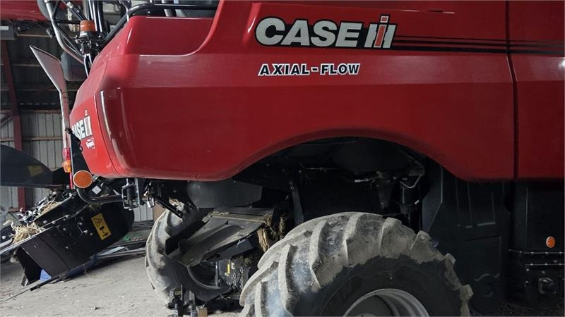 Case IH 8250 Axial-Flow med 35fod Varicut skærebord. Dansk - Sklízecí mlátička: obrázek 3 Case IH 8250 Axial-Flow med 35fod Varicut skærebord. Dansk - Sklízecí mlátička: obrázek 3