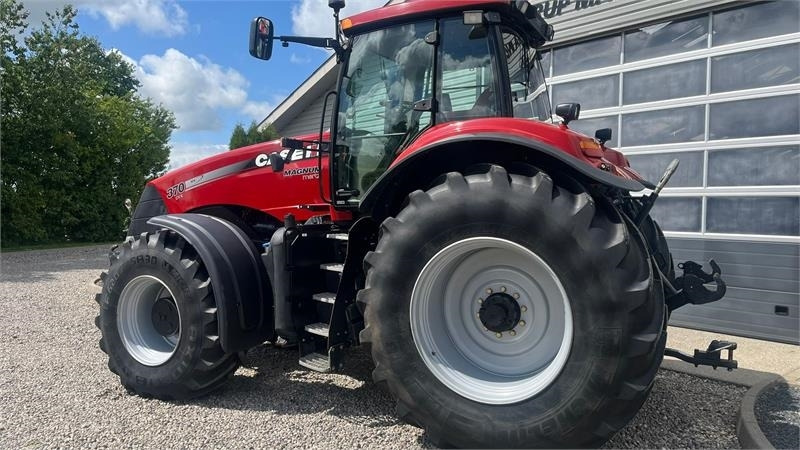 Case IH Magnum 370 CVX Med fronlift - Traktor: obrázek 3 Case IH Magnum 370 CVX Med fronlift - Traktor: obrázek 3