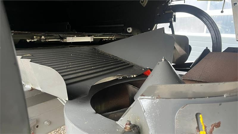 Claas LEXION 560 Med ny bælter og 4wd - Sklízecí mlátička: obrázek 5 Claas LEXION 560 Med ny bælter og 4wd - Sklízecí mlátička: obrázek 5