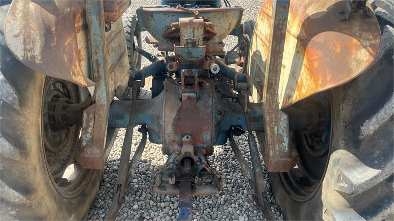 Ford 3000 - Traktor: obrázek 4 Ford 3000 - Traktor: obrázek 4