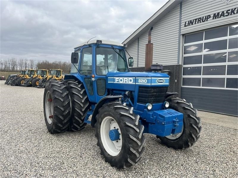 Traktor Ford 8210 En rigtig velholdt klassiker med tvillinghjul: obrázek 15
