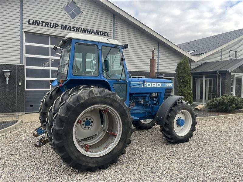 Traktor Ford 8210 En rigtig velholdt klassiker med tvillinghjul: obrázek 11