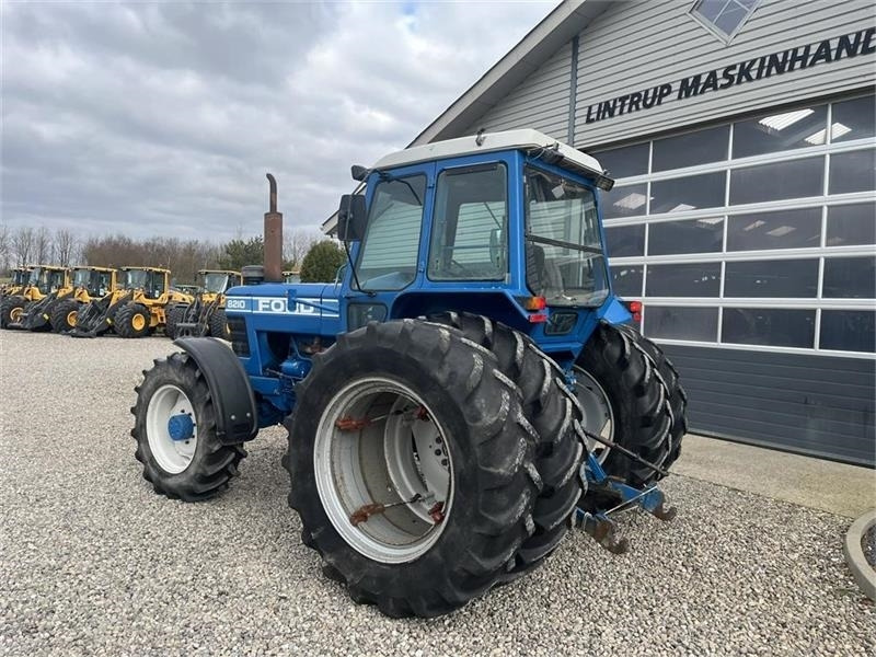 Traktor Ford 8210 En rigtig velholdt klassiker med tvillinghjul: obrázek 10