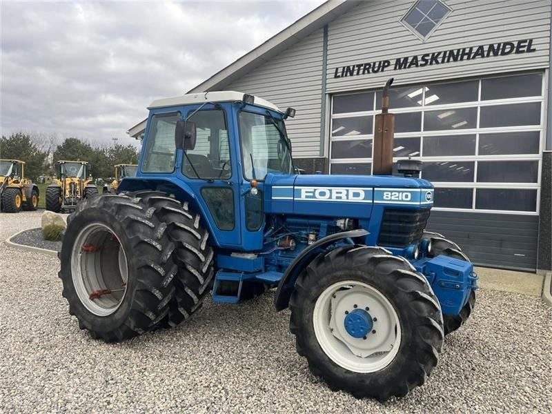 Traktor Ford 8210 En rigtig velholdt klassiker med tvillinghjul: obrázek 14