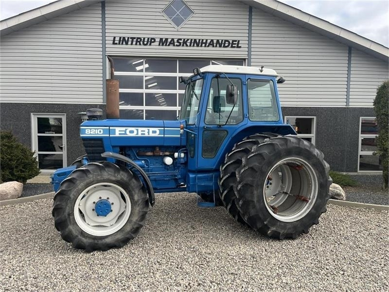 Traktor Ford 8210 En rigtig velholdt klassiker med tvillinghjul: obrázek 17