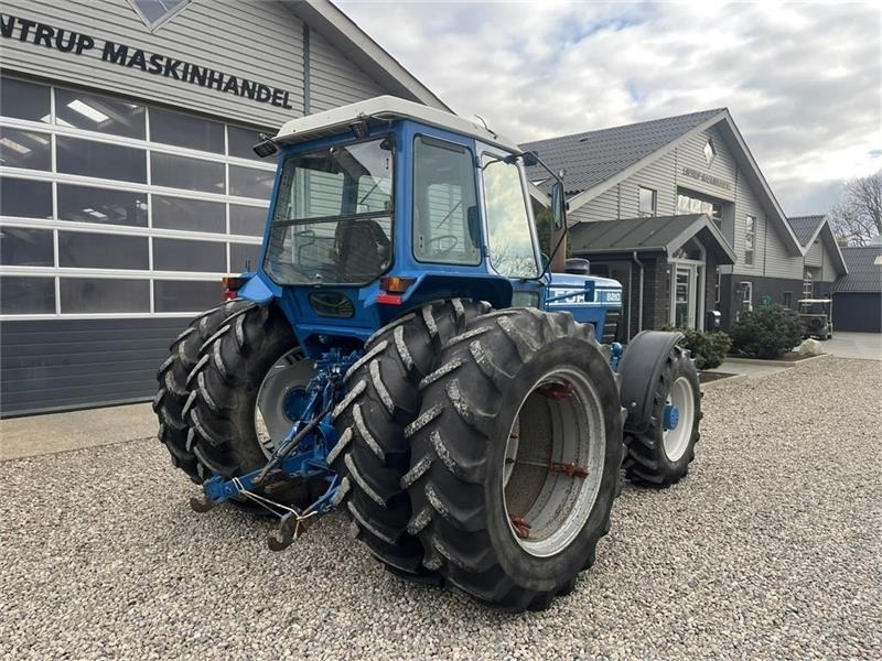 Traktor Ford 8210 En rigtig velholdt klassiker med tvillinghjul: obrázek 12