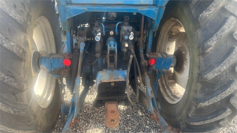 Ford 8210 Force II Med frontlift - Traktor: obrázek 5 Ford 8210 Force II Med frontlift - Traktor: obrázek 5