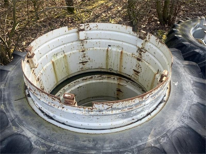 Goodyear 16,9 X 38 Hvide med ring og 5 Dual låse - Pneumatiky pro Zemědělská technika: obrázek 2 Goodyear 16,9 X 38 Hvide med ring og 5 Dual låse - Pneumatiky pro Zemědělská technika: obrázek 2