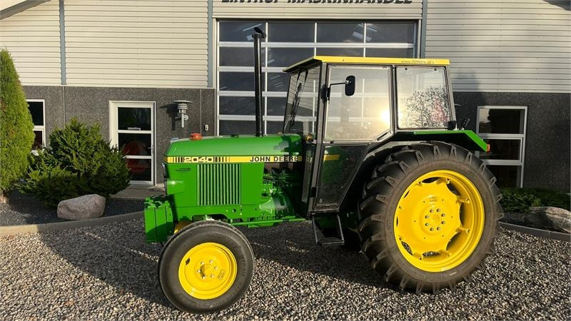 John Deere 2040 Med nye dæk hele vejen rundt - Traktor: obrázek 1 John Deere 2040 Med nye dæk hele vejen rundt - Traktor: obrázek 1