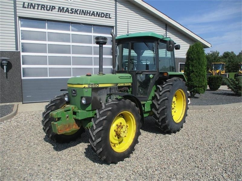 John Deere 2850 TURBO Med nye bagdæk - Traktor: obrázek 2 John Deere 2850 TURBO Med nye bagdæk - Traktor: obrázek 2