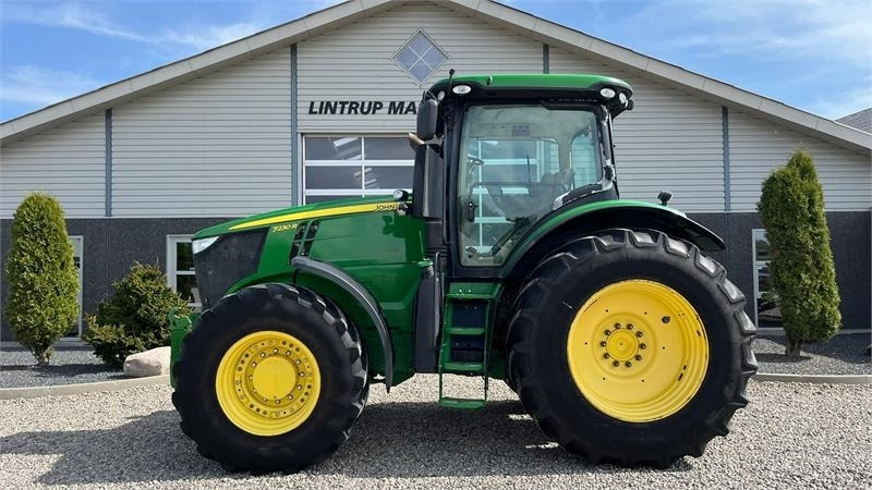 John Deere 7230R Med frontlift. Stor stærk traktor til små pe - Traktor: obrázek 2 John Deere 7230R Med frontlift. Stor stærk traktor til små pe - Traktor: obrázek 2