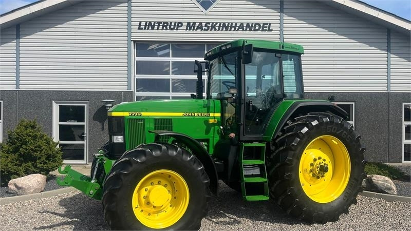John Deere 7710 8.1L motor, store hjul og frontlift. En ejere  - Traktor: obrázek 1 John Deere 7710 8.1L motor, store hjul og frontlift. En ejere  - Traktor: obrázek 1