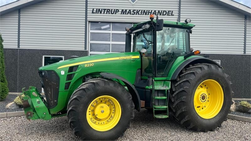 John Deere 8230 Med frontlift - Traktor: obrázek 1 John Deere 8230 Med frontlift - Traktor: obrázek 1