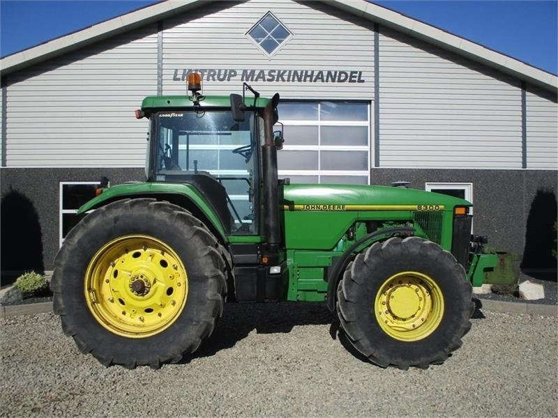 John Deere 8300 Pæn regulær traktor med rigtig gode dæk på. - Traktor: obrázek 3 John Deere 8300 Pæn regulær traktor med rigtig gode dæk på. - Traktor: obrázek 3