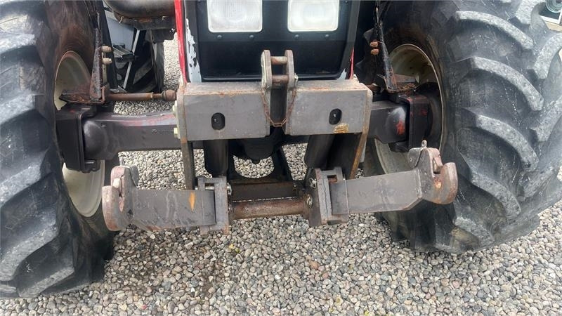 Massey Ferguson 8120 DYNA 4 Med frontlift - Traktor: obrázek 4 Massey Ferguson 8120 DYNA 4 Med frontlift - Traktor: obrázek 4