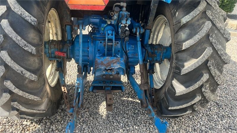 New Holland 5640 SL Dualpower - Traktor: obrázek 4 New Holland 5640 SL Dualpower - Traktor: obrázek 4