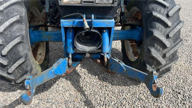New Holland 8240 SLE Med frontlift og frontPTO - Traktor: obrázek 4 New Holland 8240 SLE Med frontlift og frontPTO - Traktor: obrázek 4