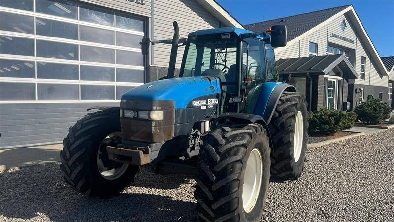 New Holland 8360 med 4stk fabriksnye dæk til. Super stærk tra - Traktor: obrázek 3 New Holland 8360 med 4stk fabriksnye dæk til. Super stærk tra - Traktor: obrázek 3