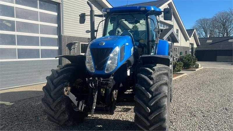 Traktor New Holland T7.270 AutoCommand med frontlift: obrázek 6