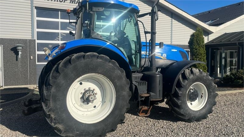 Traktor New Holland T7.270 AutoCommand med frontlift: obrázek 7