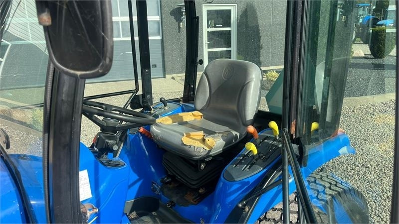 New Holland TC35DA Hydrostat - Traktor: obrázek 5 New Holland TC35DA Hydrostat - Traktor: obrázek 5